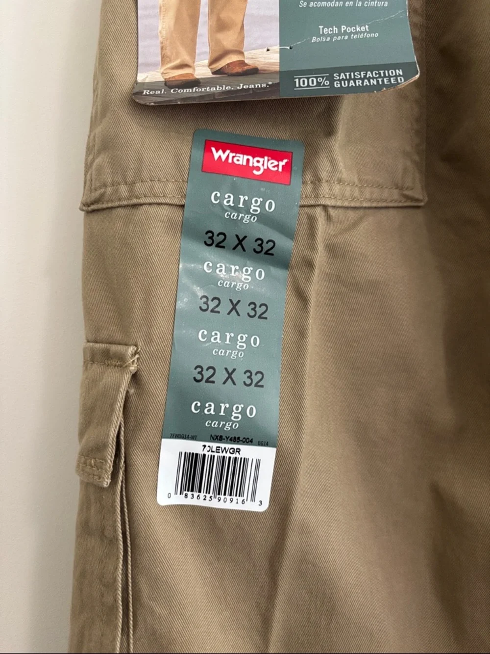 New! Men’s Wrangler khaki/tan cotton cargo pants, size 32x32, loose fit